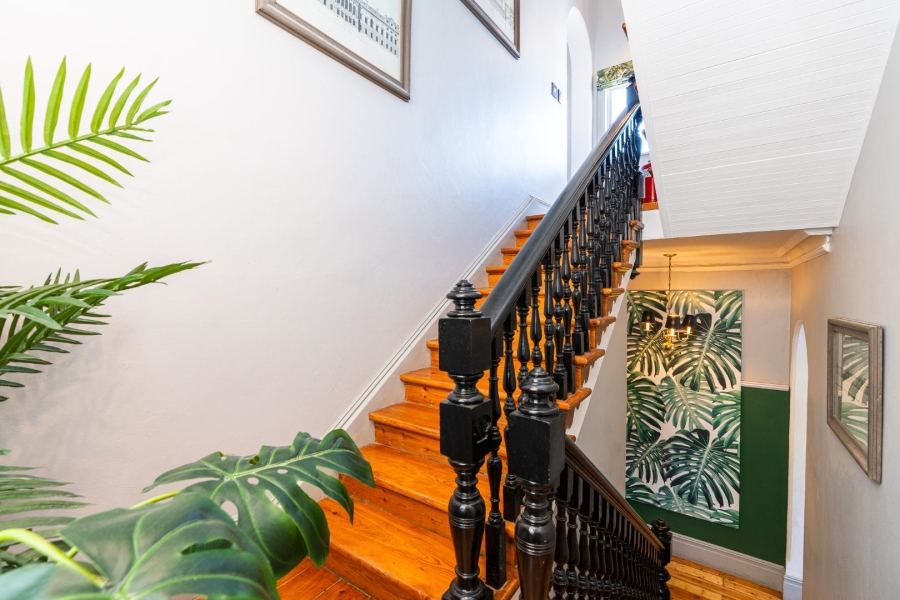 4 Bedroom Property for Sale in Oranjezicht Western Cape